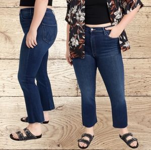 Tommy Hilfiger Women's Dark Wash Classic Rise Curve Bootcut Crop Jeans
